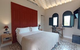 Uma Suites Parada Del Marques